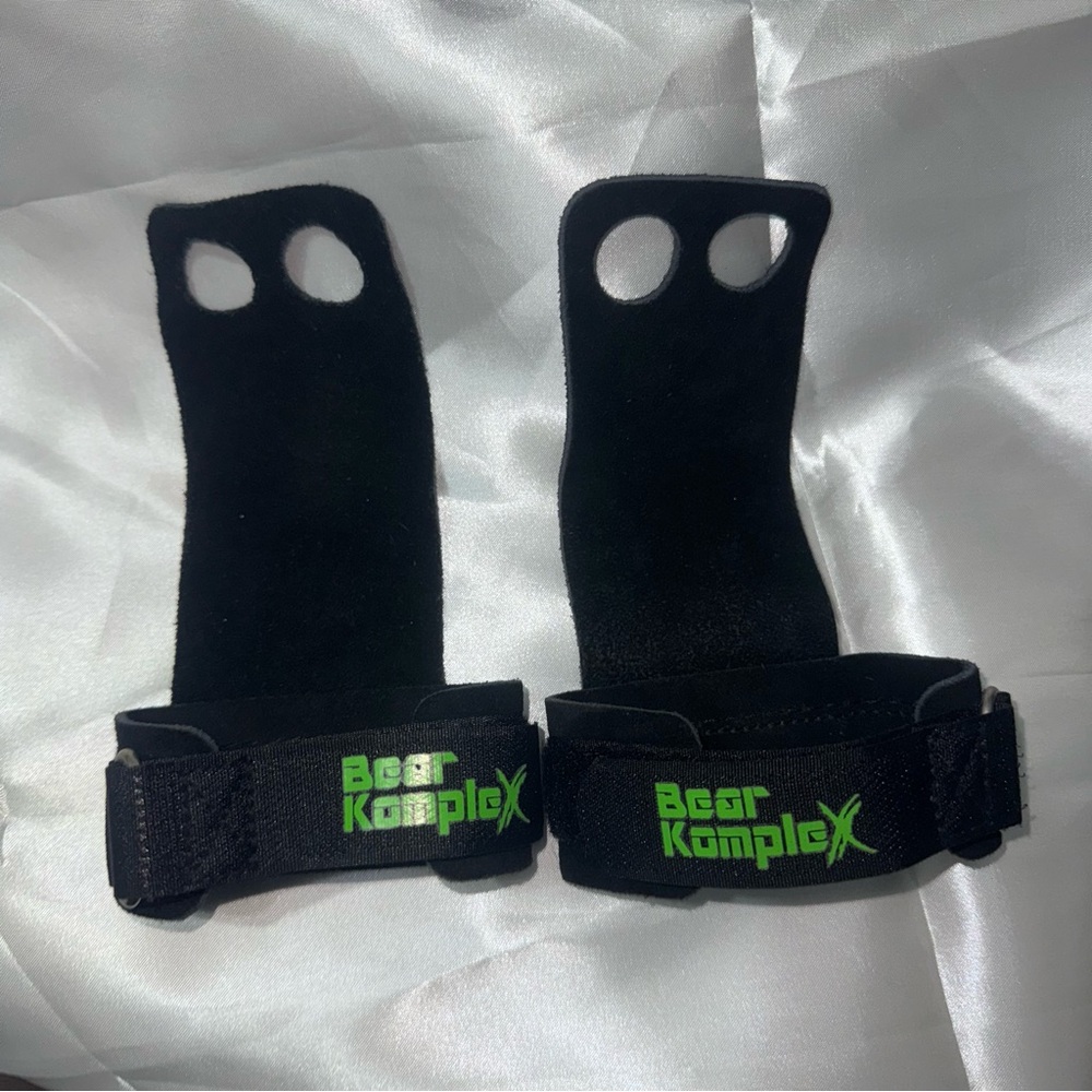 Bear Komplex 2 hole leather hand grips women